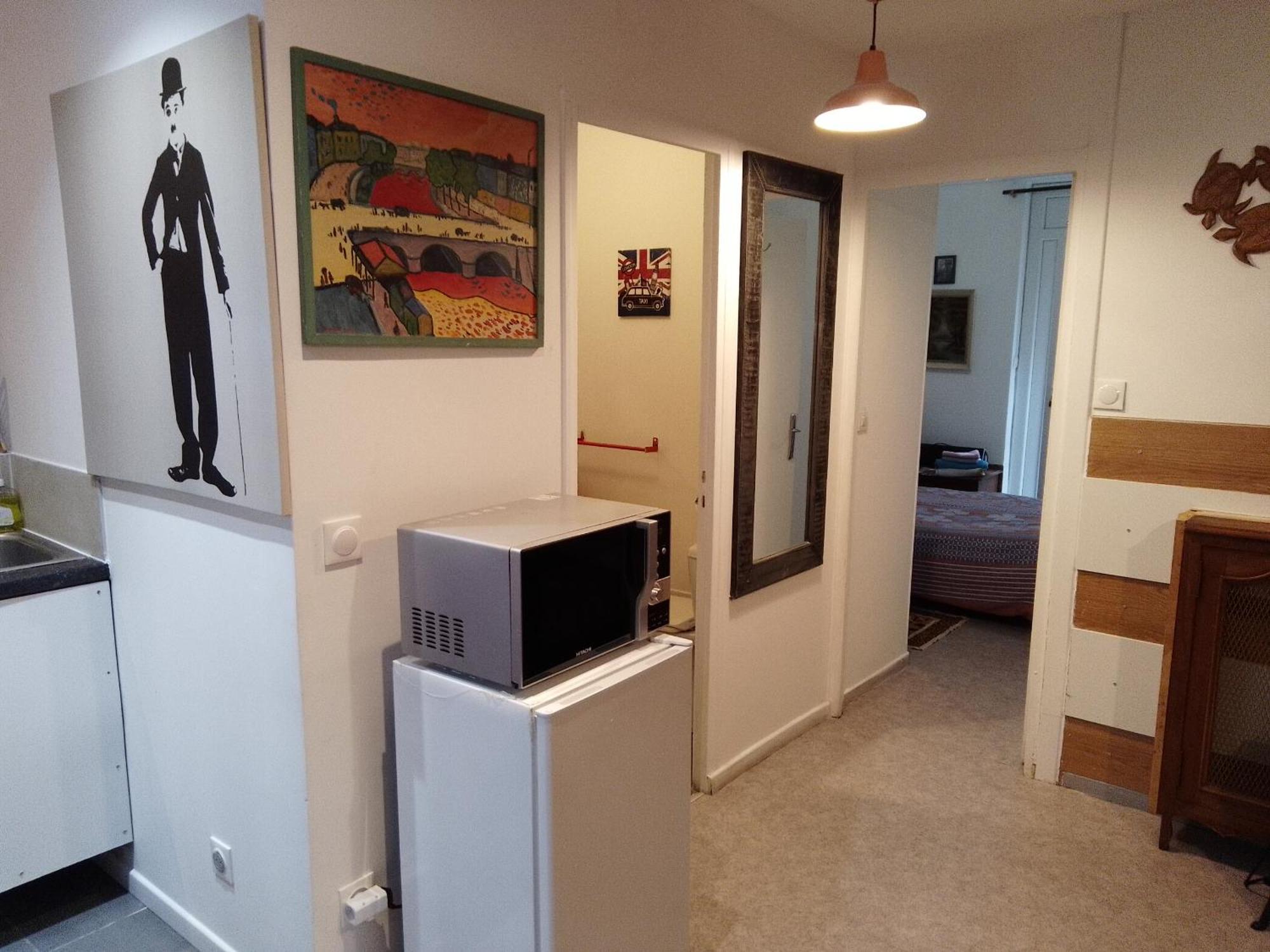 Guesthouse Familial Pour 2,3,4 Personnes De 44M2- Accessible Handic -Rez De Chaussee-Vues Sur Rue Et Patio Prive - Sejour, Chambre Separee-Cuisine,Salle De Bain,Lit Double Et Canape-Lit 2Pers-Entree De La Rue Berzelius-5 Minutes Du Metro Brochant-Lig Paris Exterior foto